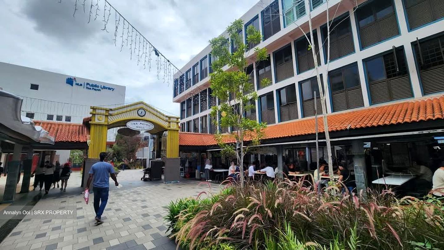 Toa Payoh Central (D12), Shop House #557120531